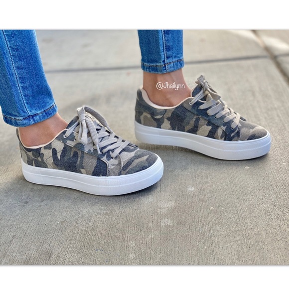 Canvas Vintage camo sneaker featuring memory foam - Picture 8 of 10